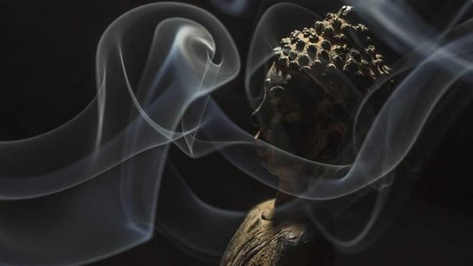 rauch-sitzend-buddha